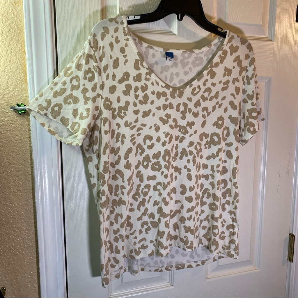 Old Navy Women M Top V-Neck Luxe Luxury Leopard Cheetah Print Blouse Summer Fun